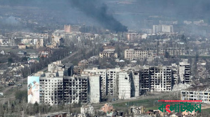 বাখমুত দখলে গোলাবর্ষণ-বিমান হামলা বাড়িয়েছে রাশিয়া